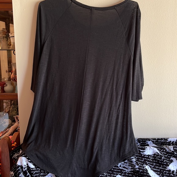 Raglan-style tee - Picture 2 of 3